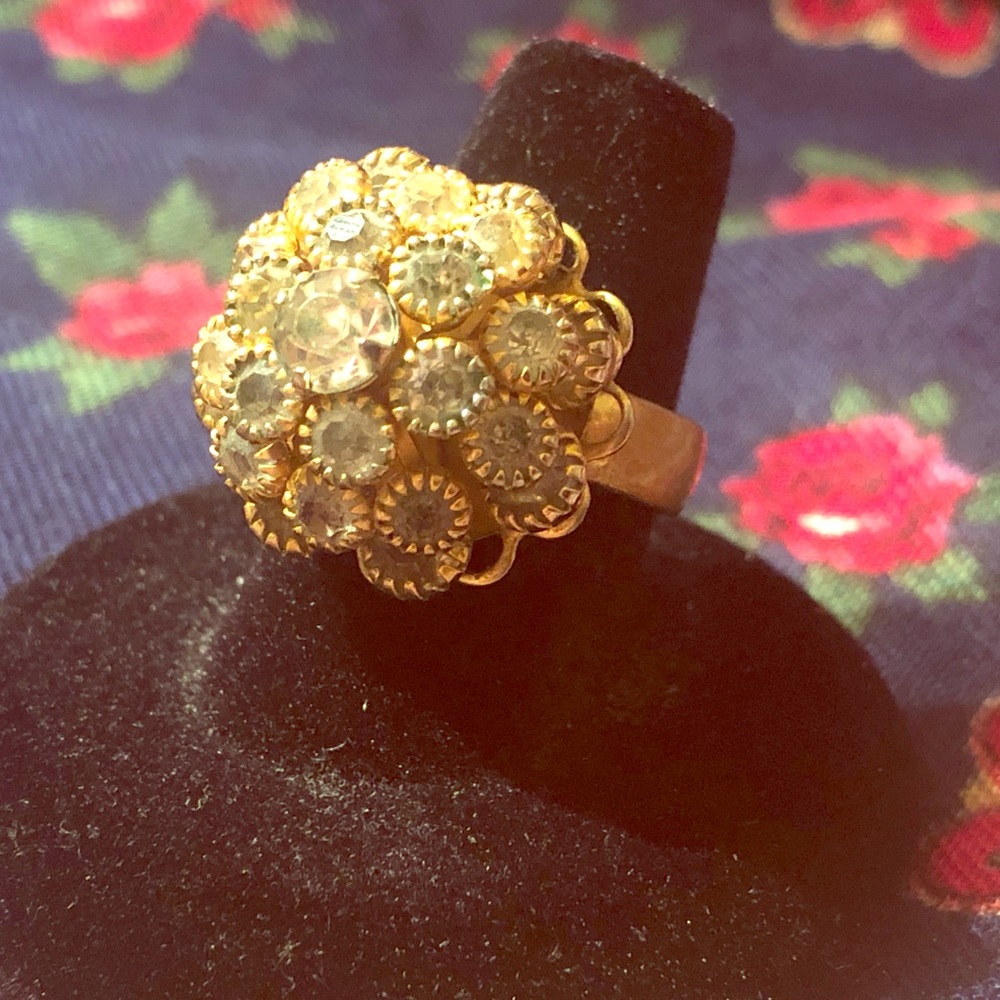 Vtg gold toned gem cluster cocktail ring